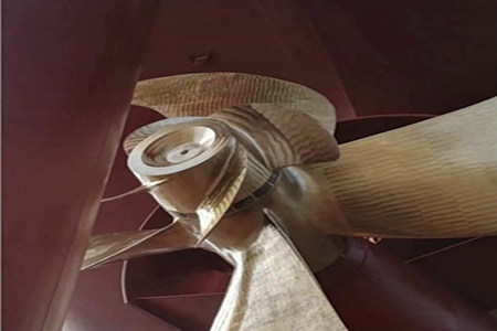 Low-resistance hull system  Propeller boss cap fins